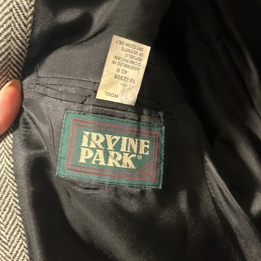 Vintage 90’s Irvine Park Wool Herringbone 3 button black and white Blazer Sz 40R